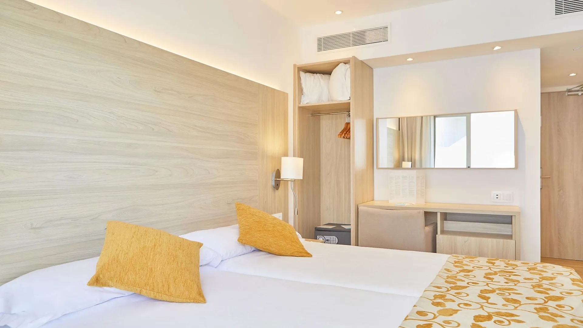 Hotel Ilusion Moreyo - Adults Only Cala Bona  4*, Cala Bona (Mallorca)